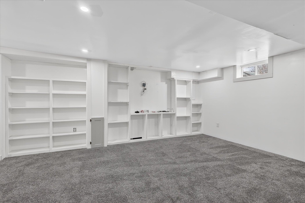 3834 Wyoming Avenue, Wyoming, MI, 49519-3660