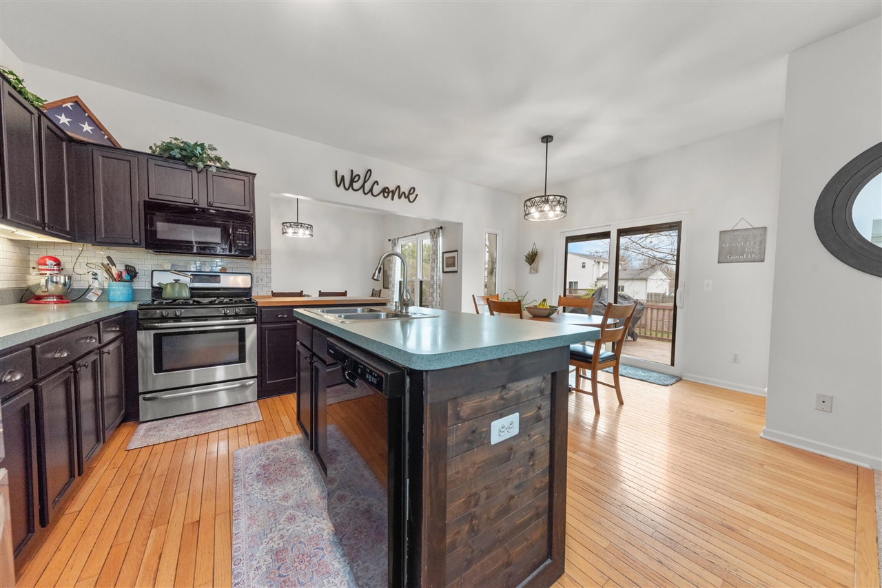 9033 Timbercrest Lane, Whitmore Lake, MI, 48189-8207