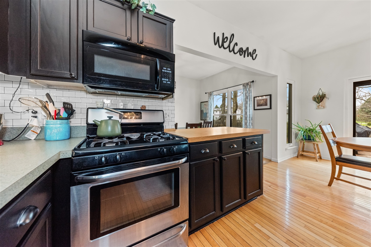 9033 Timbercrest Lane, Whitmore Lake, MI, 48189-8207