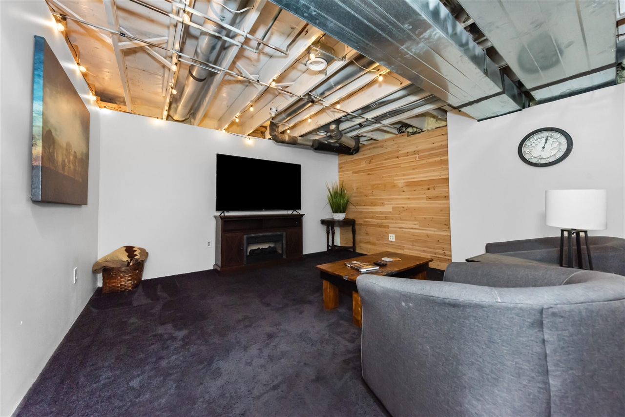 9033 Timbercrest Lane, Whitmore Lake, MI, 48189-8207