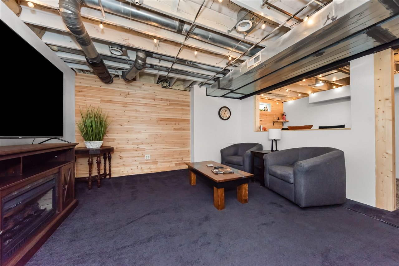 9033 Timbercrest Lane, Whitmore Lake, MI, 48189-8207