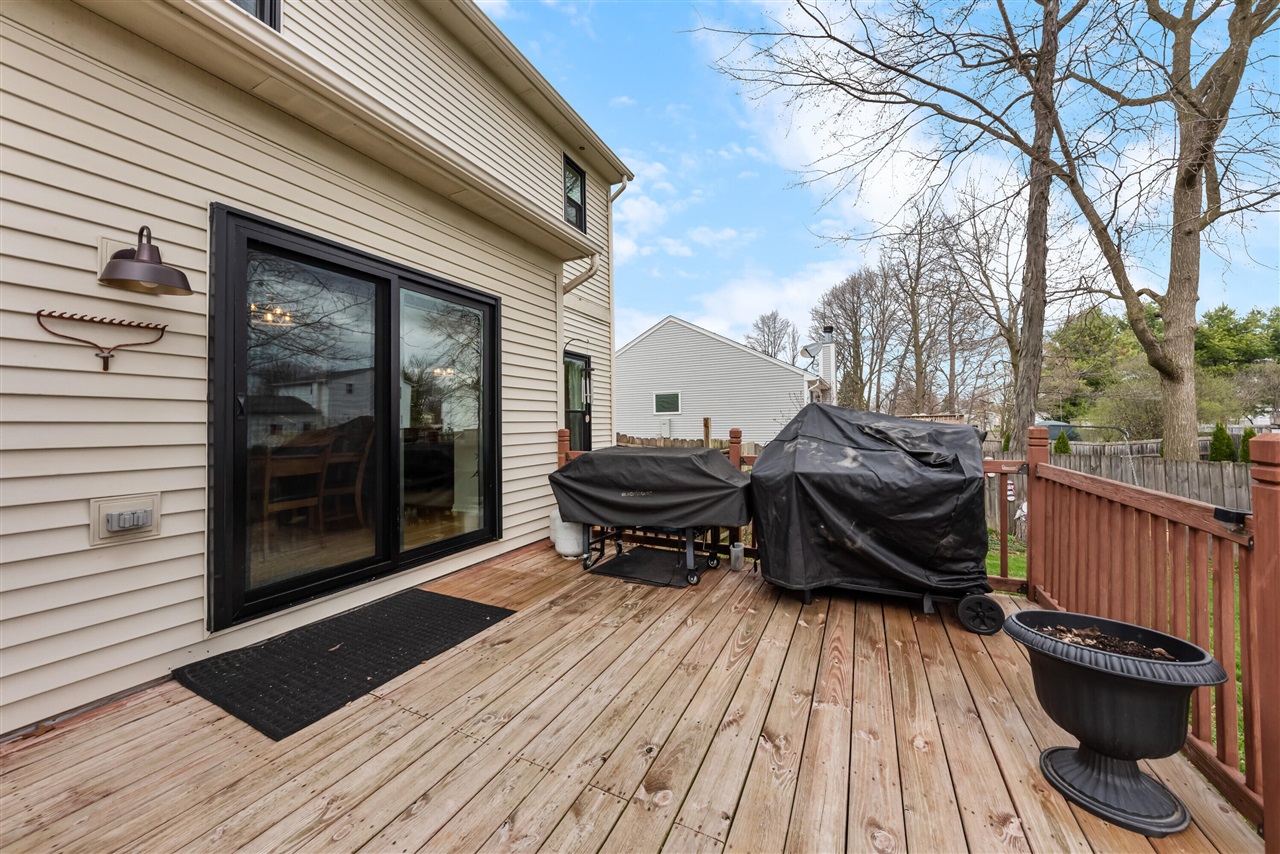 9033 Timbercrest Lane, Whitmore Lake, MI, 48189-8207