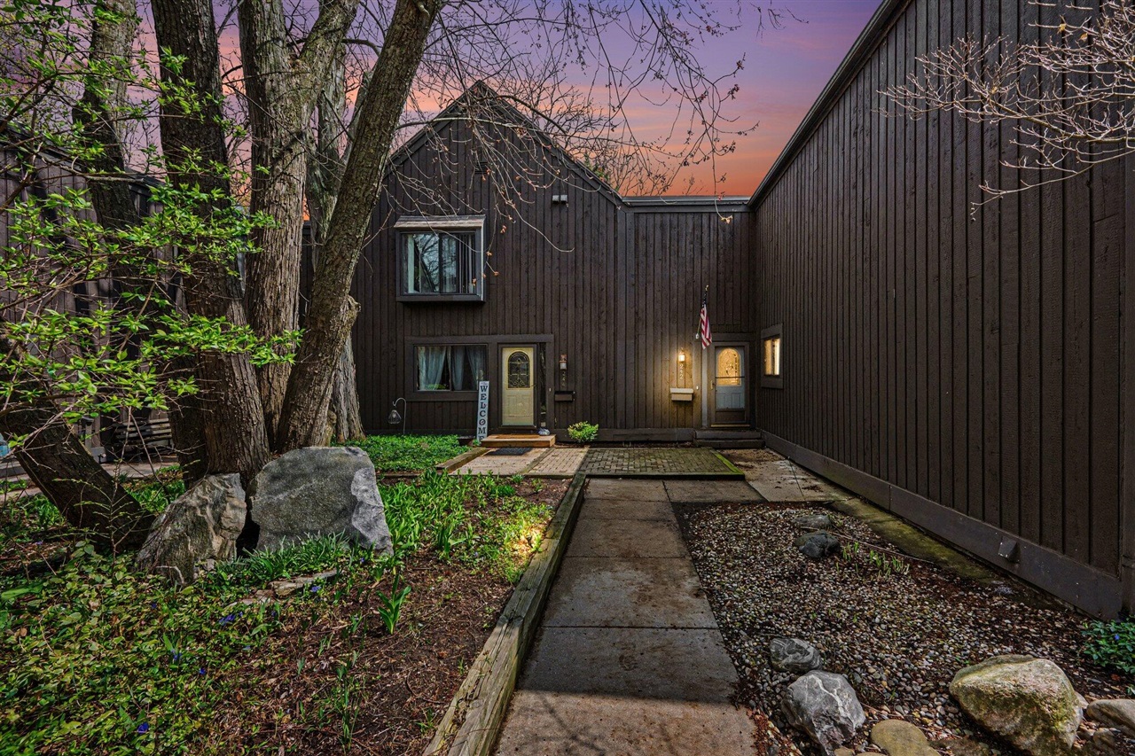 242 Dunbarton Court, Kalamazoo, MI, 49006