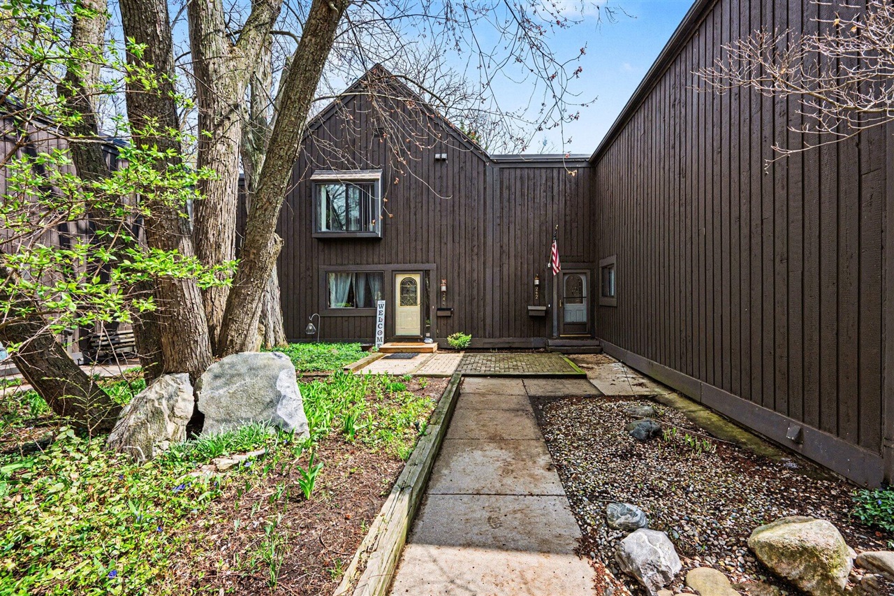 242 Dunbarton Court, Kalamazoo, MI, 49006