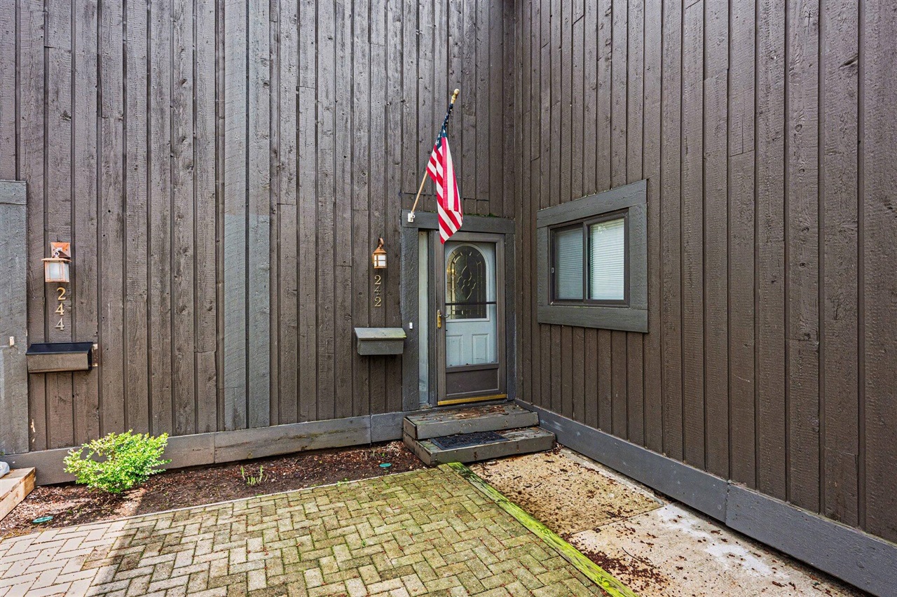 242 Dunbarton Court, Kalamazoo, MI, 49006