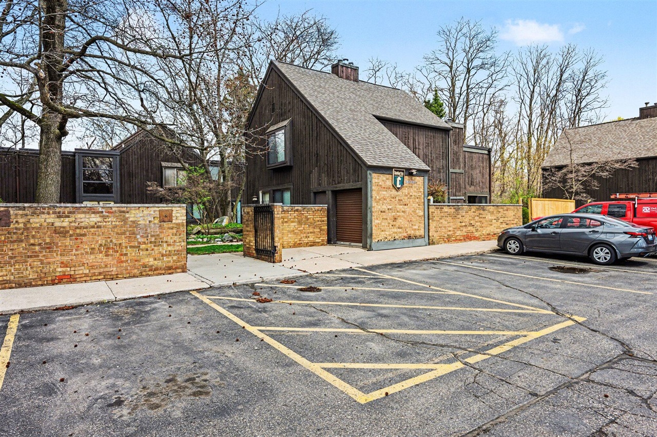 242 Dunbarton Court, Kalamazoo, MI, 49006