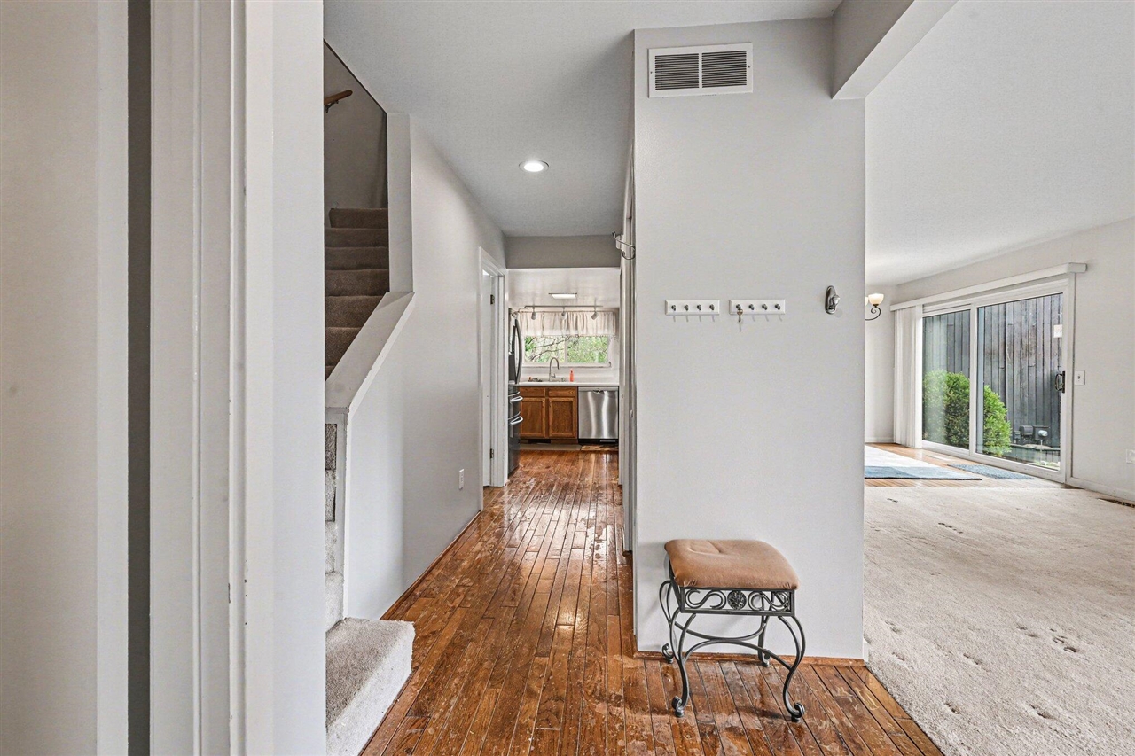 242 Dunbarton Court, Kalamazoo, MI, 49006