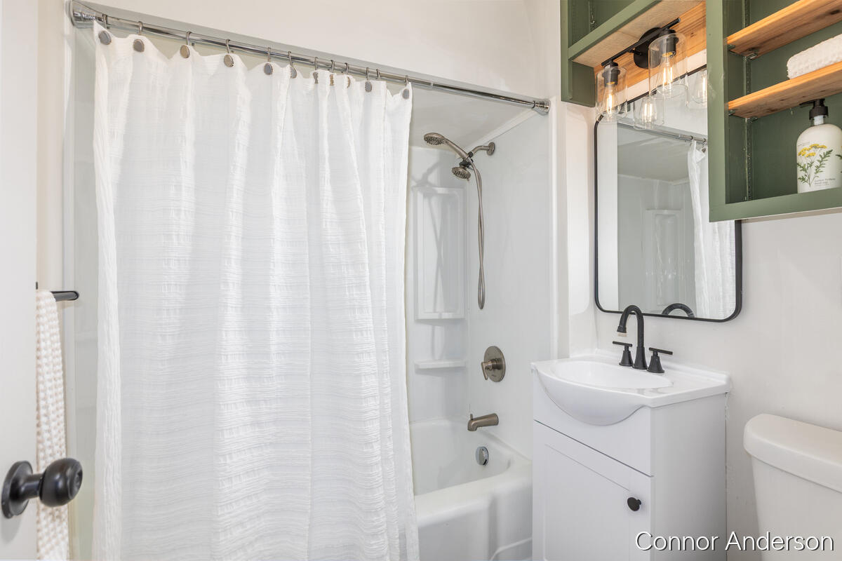 15403 Pine Street, Grand Haven, MI, 49417-2937