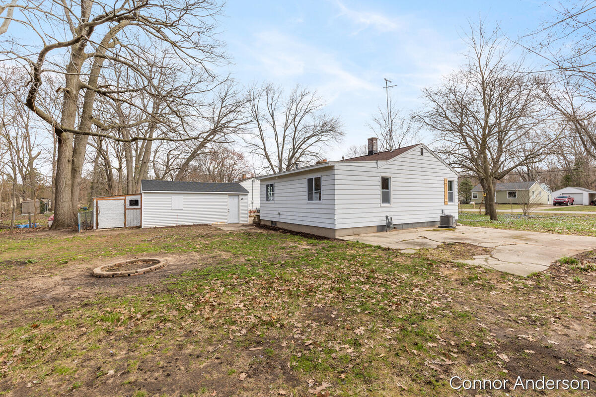 15403 Pine Street, Grand Haven, MI, 49417-2937