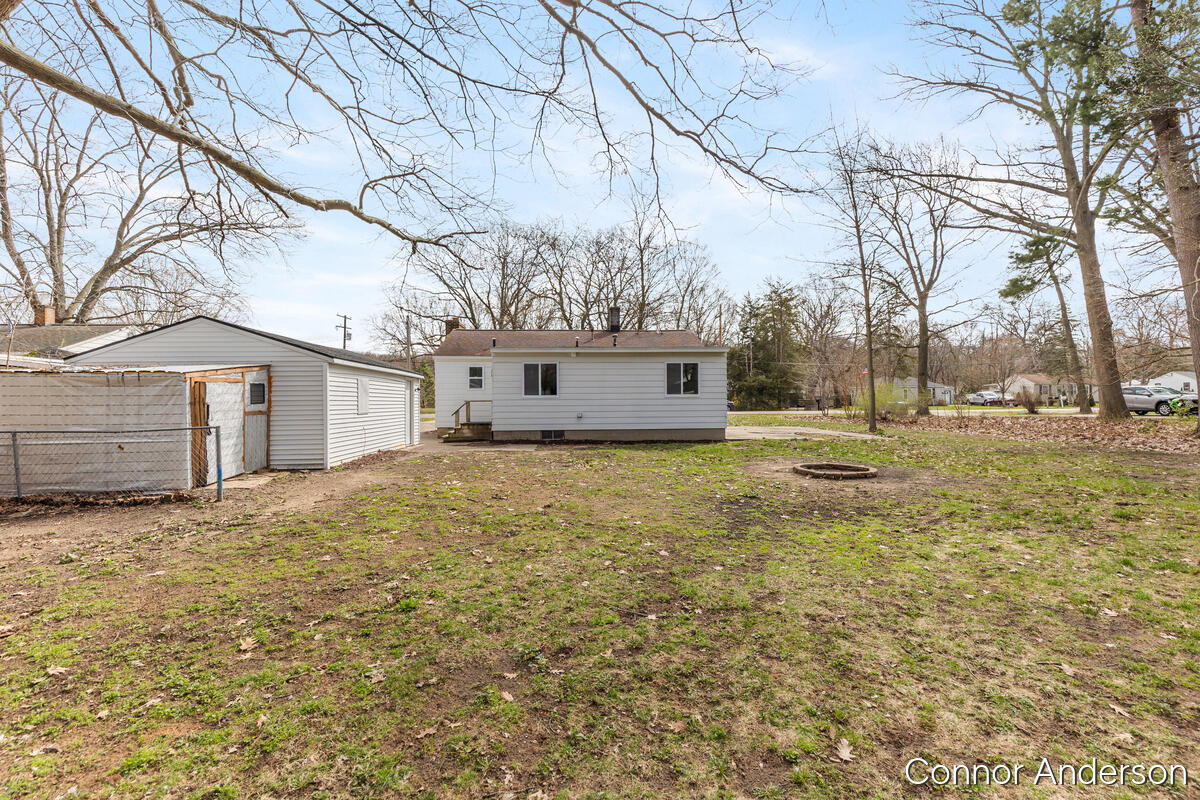 15403 Pine Street, Grand Haven, MI, 49417-2937