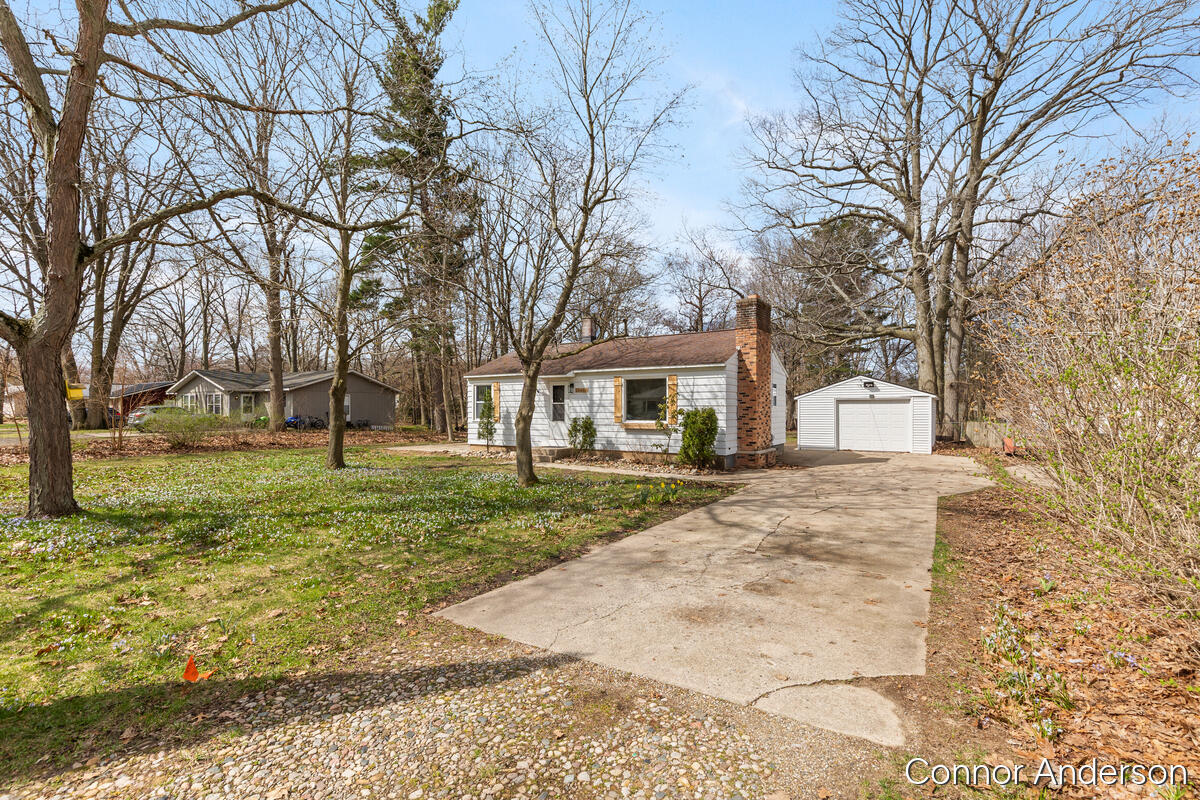 15403 Pine Street, Grand Haven, MI, 49417-2937