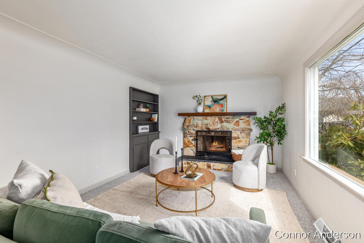 15403 Pine Street, Grand Haven, MI, 49417-2937