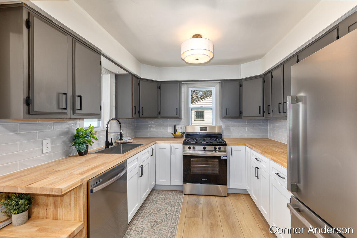 15403 Pine Street, Grand Haven, MI, 49417-2937