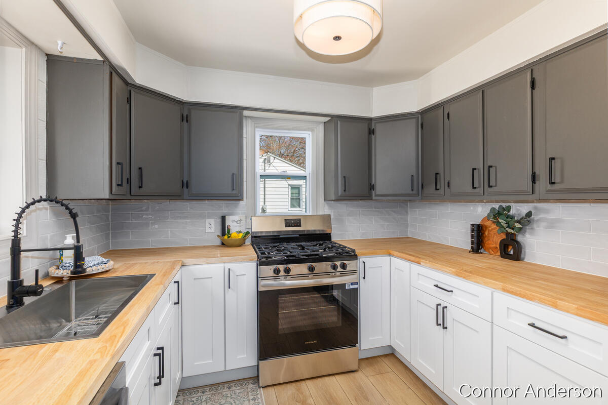 15403 Pine Street, Grand Haven, MI, 49417-2937