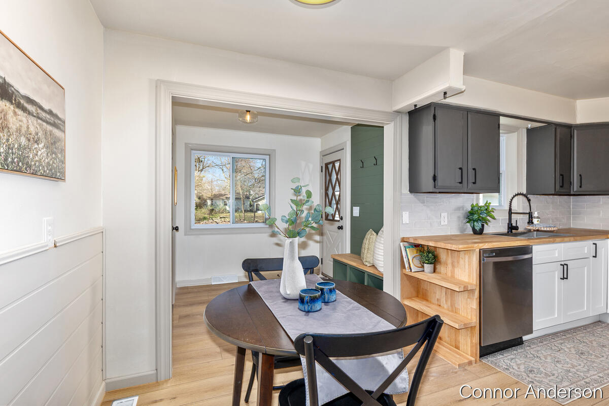 15403 Pine Street, Grand Haven, MI, 49417-2937