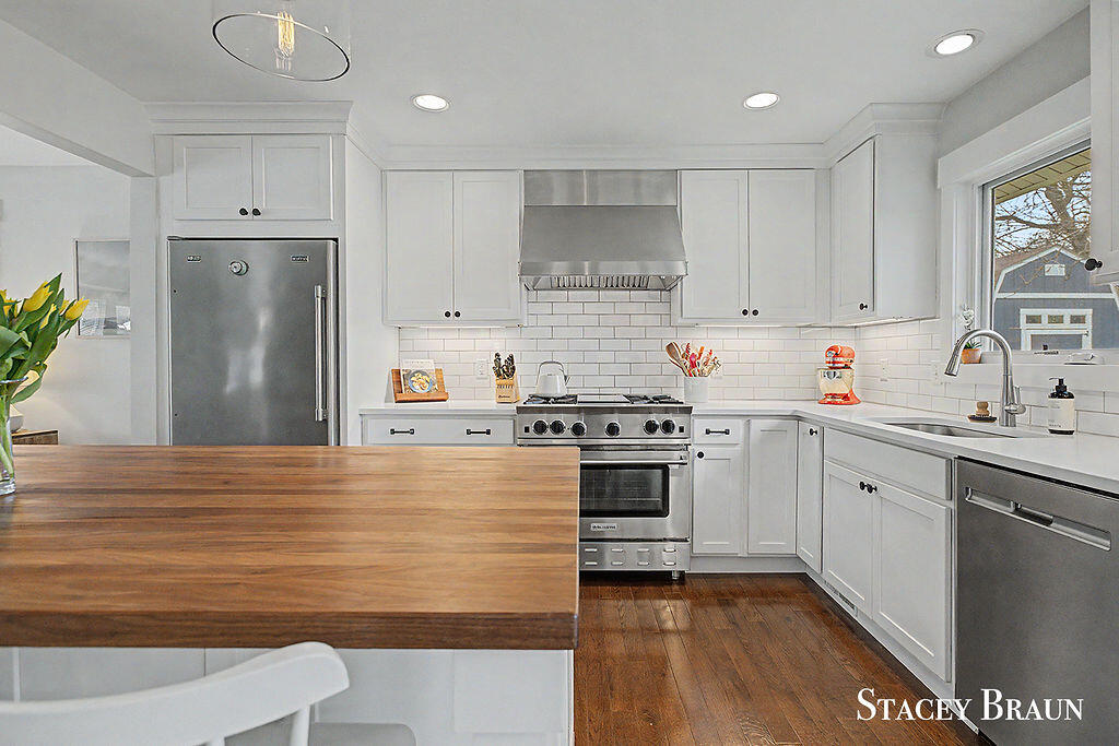 3045 Meadow Way Street, Grand Rapids, MI, 49546-5722