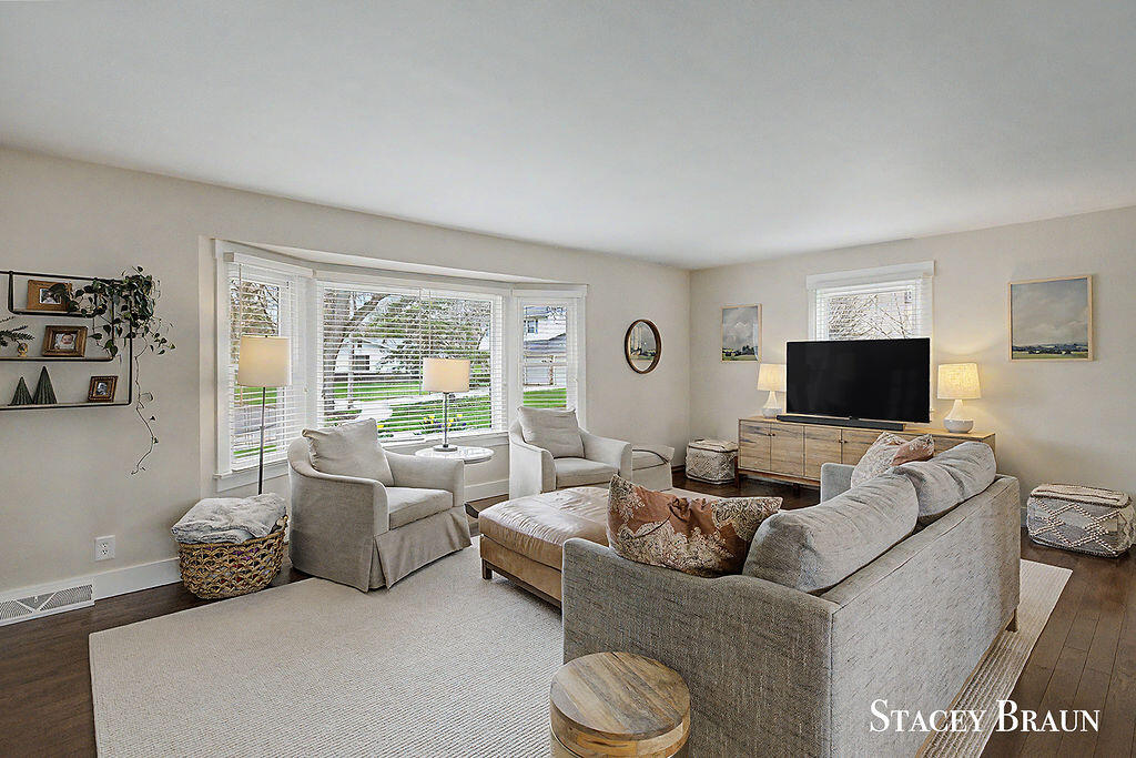 3045 Meadow Way Street, Grand Rapids, MI, 49546-5722