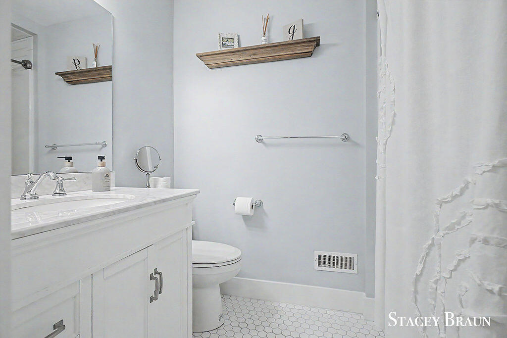 3045 Meadow Way Street, Grand Rapids, MI, 49546-5722