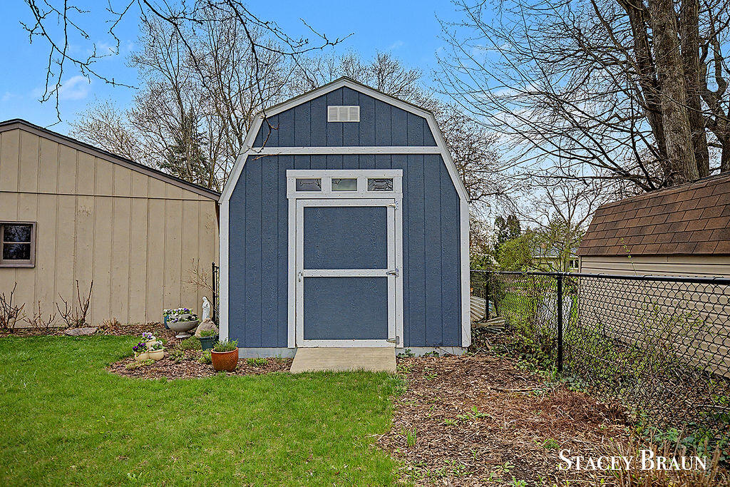 3045 Meadow Way Street, Grand Rapids, MI, 49546-5722