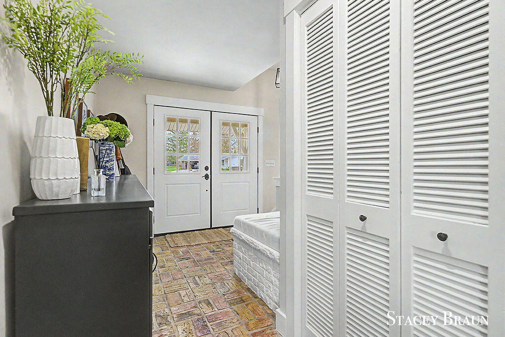 3045 Meadow Way Street, Grand Rapids, MI, 49546-5722