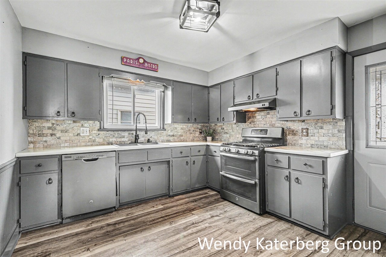 1030 Garfield Avenue, Grand Rapids, MI, 49504-4001