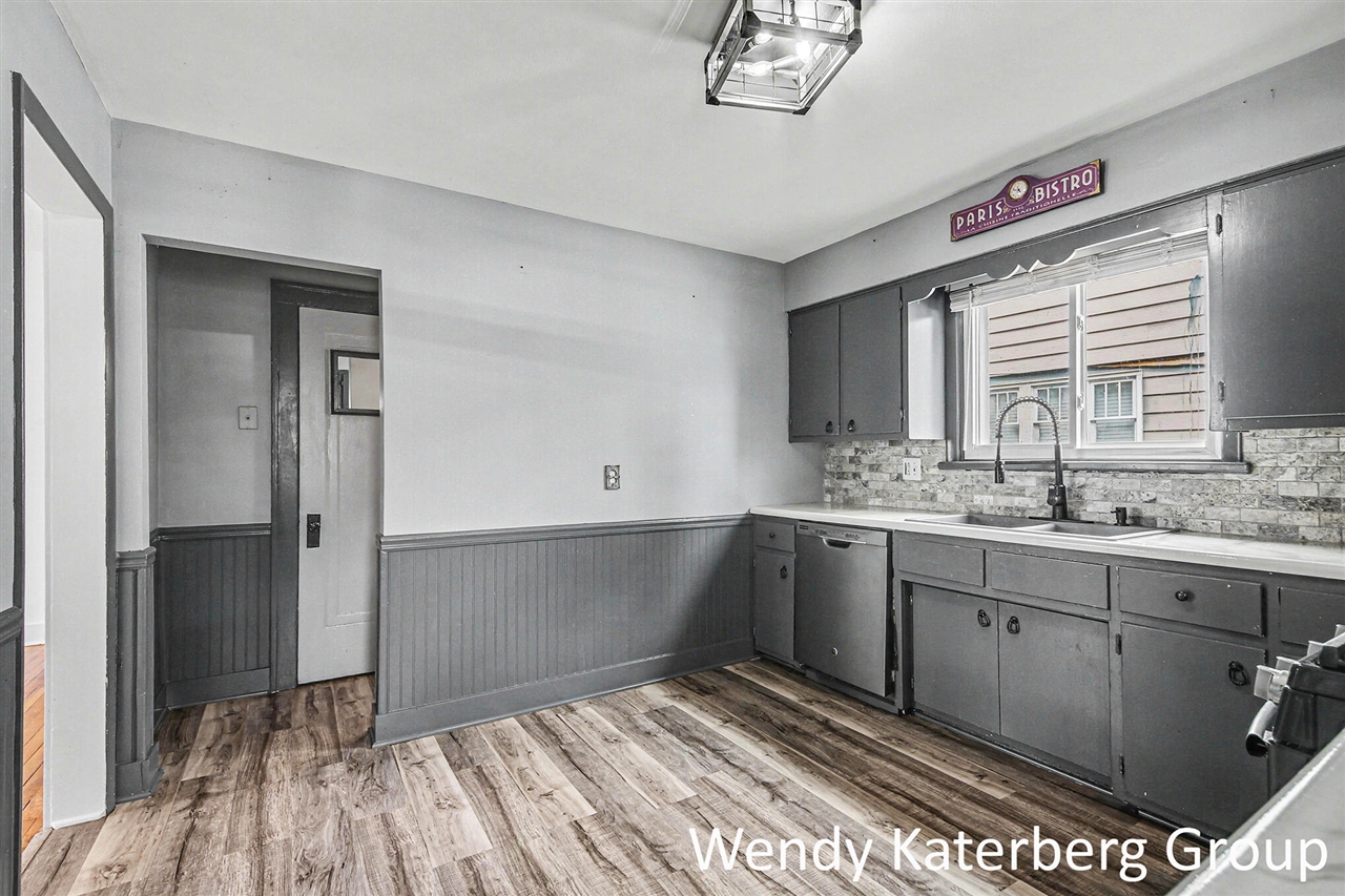 1030 Garfield Avenue, Grand Rapids, MI, 49504-4001