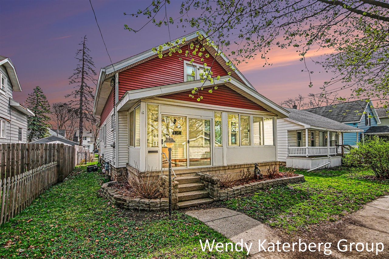 1030 Garfield Avenue, Grand Rapids, MI, 49504-4001