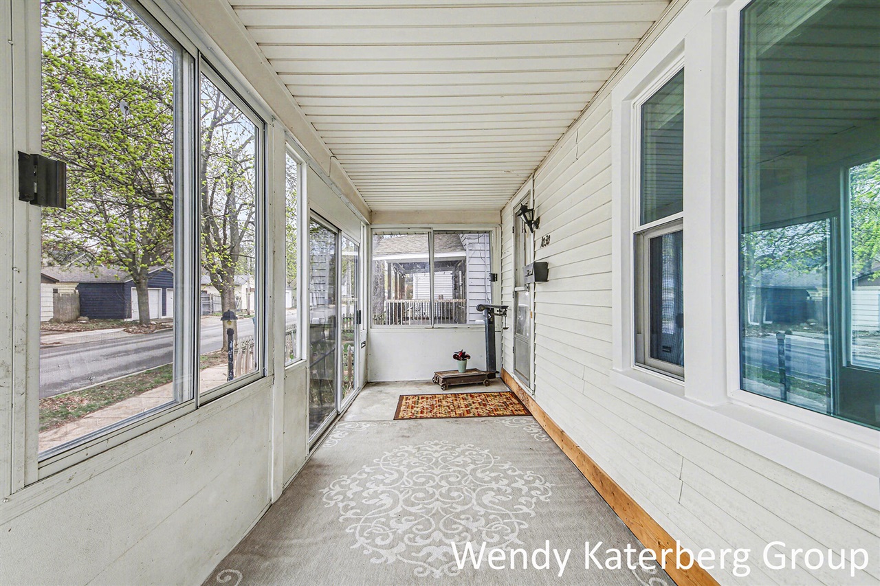 1030 Garfield Avenue, Grand Rapids, MI, 49504-4001