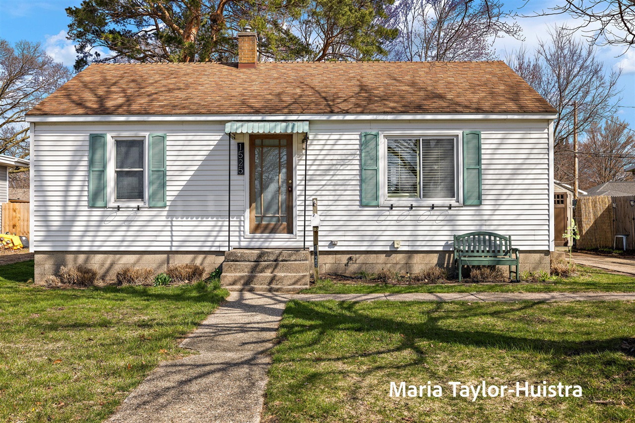 1525 Grant Avenue, Grand Haven, MI, 49417-2015