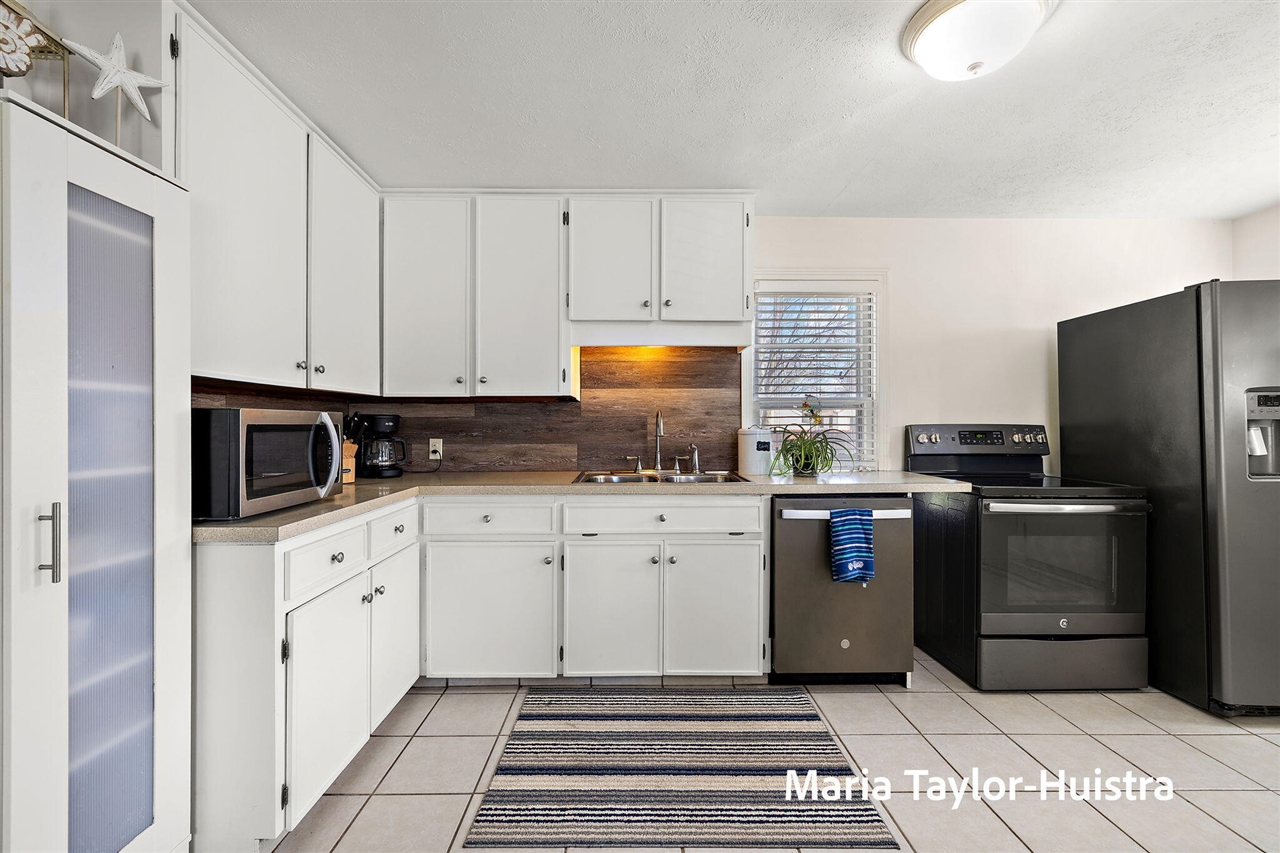 1525 Grant Avenue, Grand Haven, MI, 49417-2015