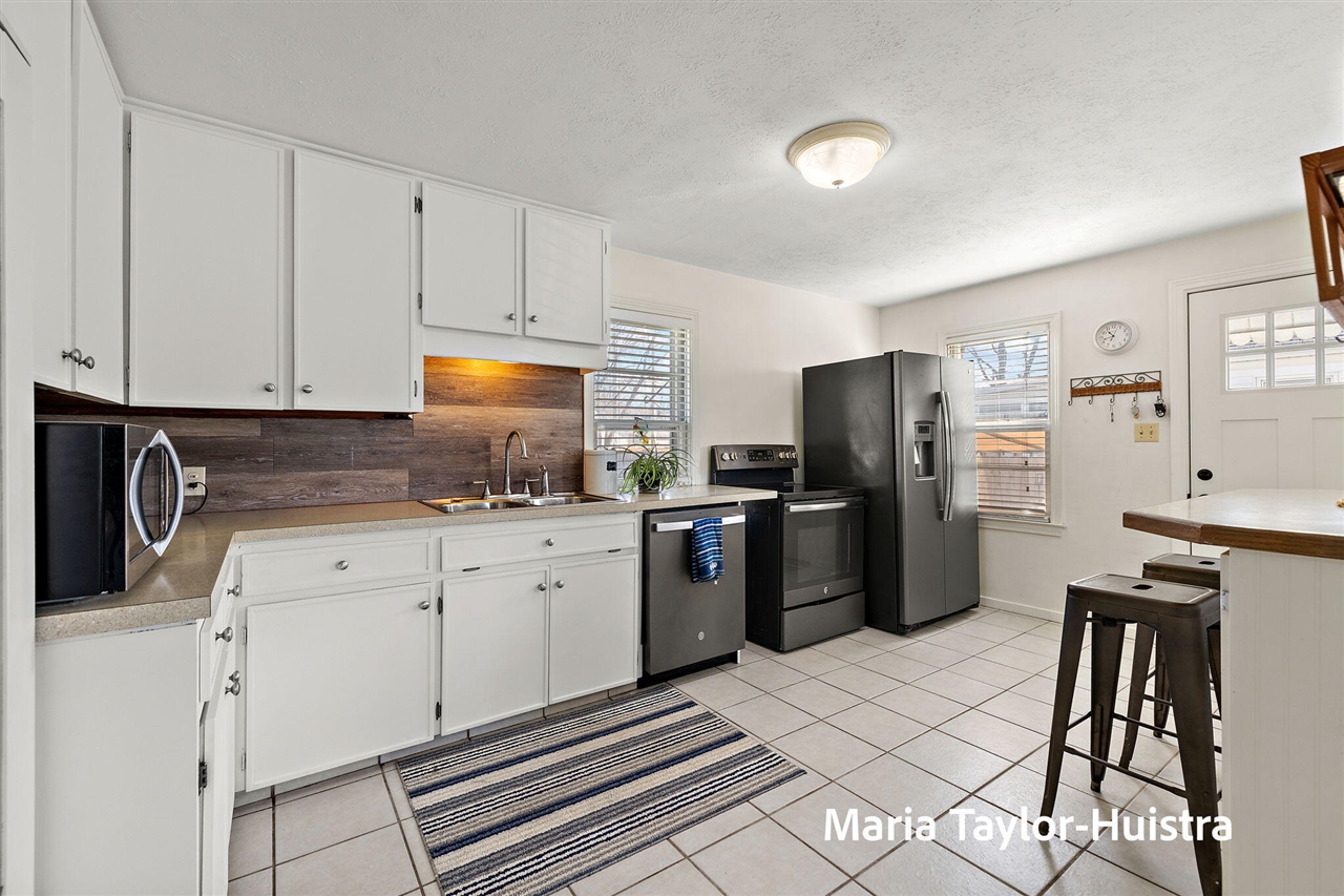 1525 Grant Avenue, Grand Haven, MI, 49417-2015