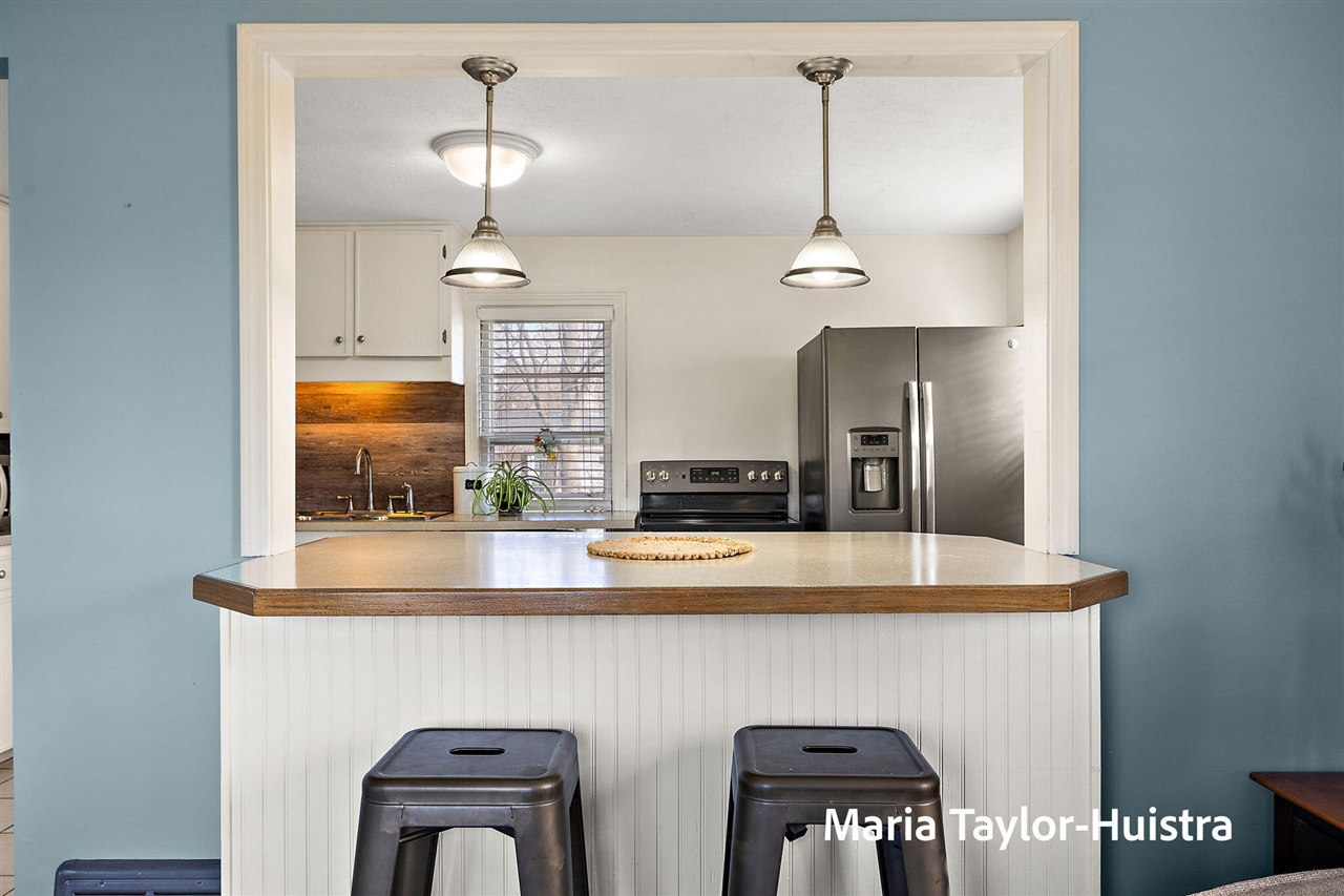 1525 Grant Avenue, Grand Haven, MI, 49417-2015