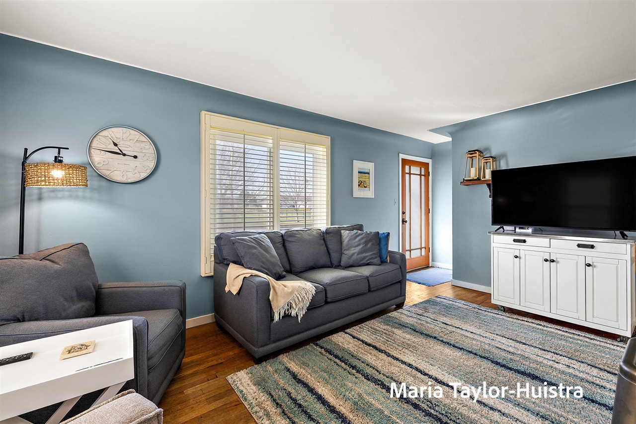 1525 Grant Avenue, Grand Haven, MI, 49417-2015