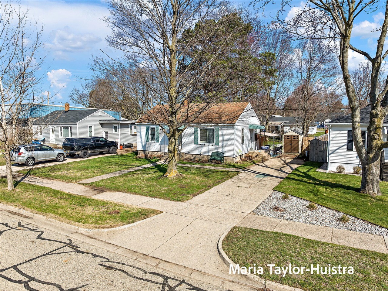 1525 Grant Avenue, Grand Haven, MI, 49417-2015