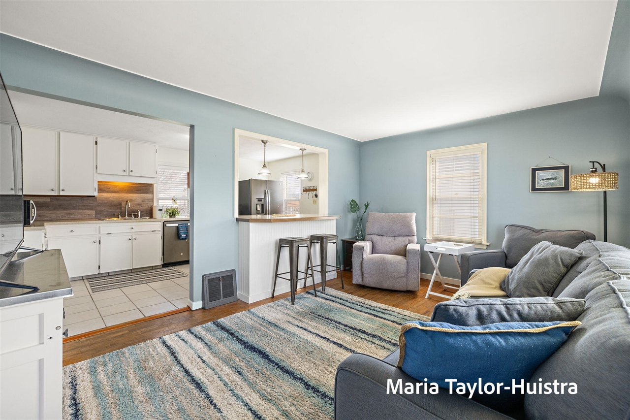 1525 Grant Avenue, Grand Haven, MI, 49417-2015