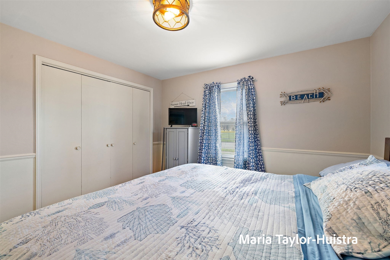 1525 Grant Avenue, Grand Haven, MI, 49417-2015