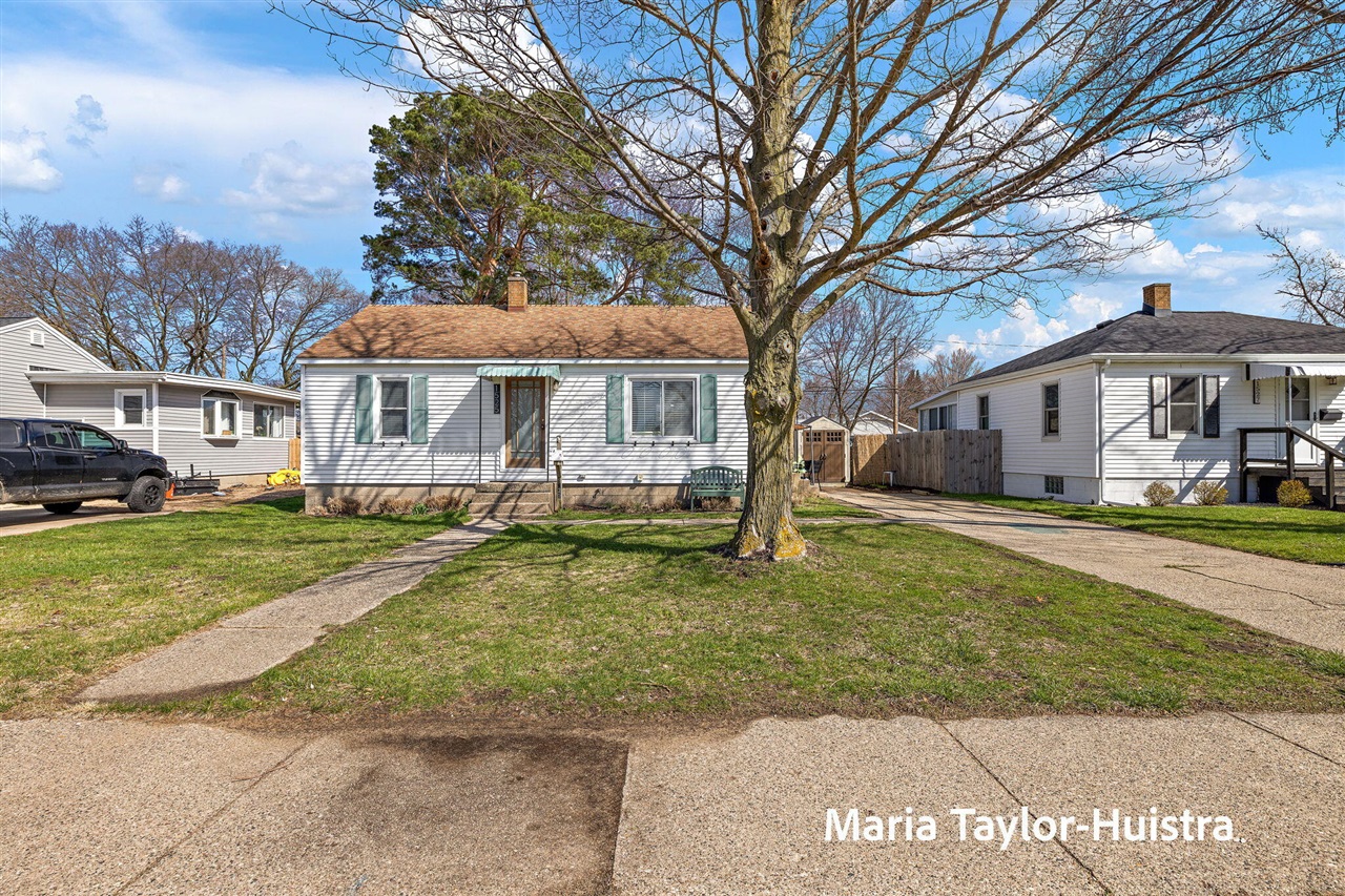 1525 Grant Avenue, Grand Haven, MI, 49417-2015