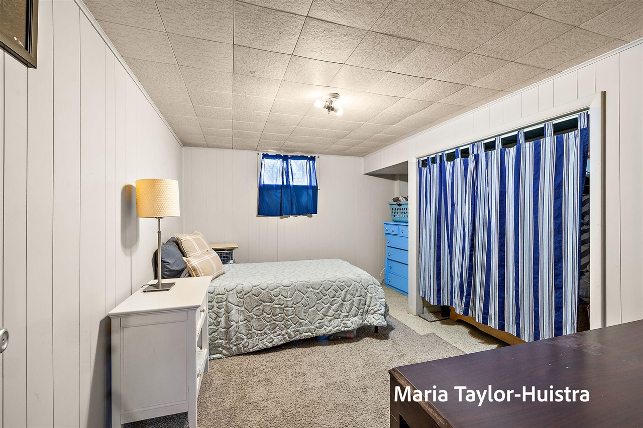 1525 Grant Avenue, Grand Haven, MI, 49417-2015