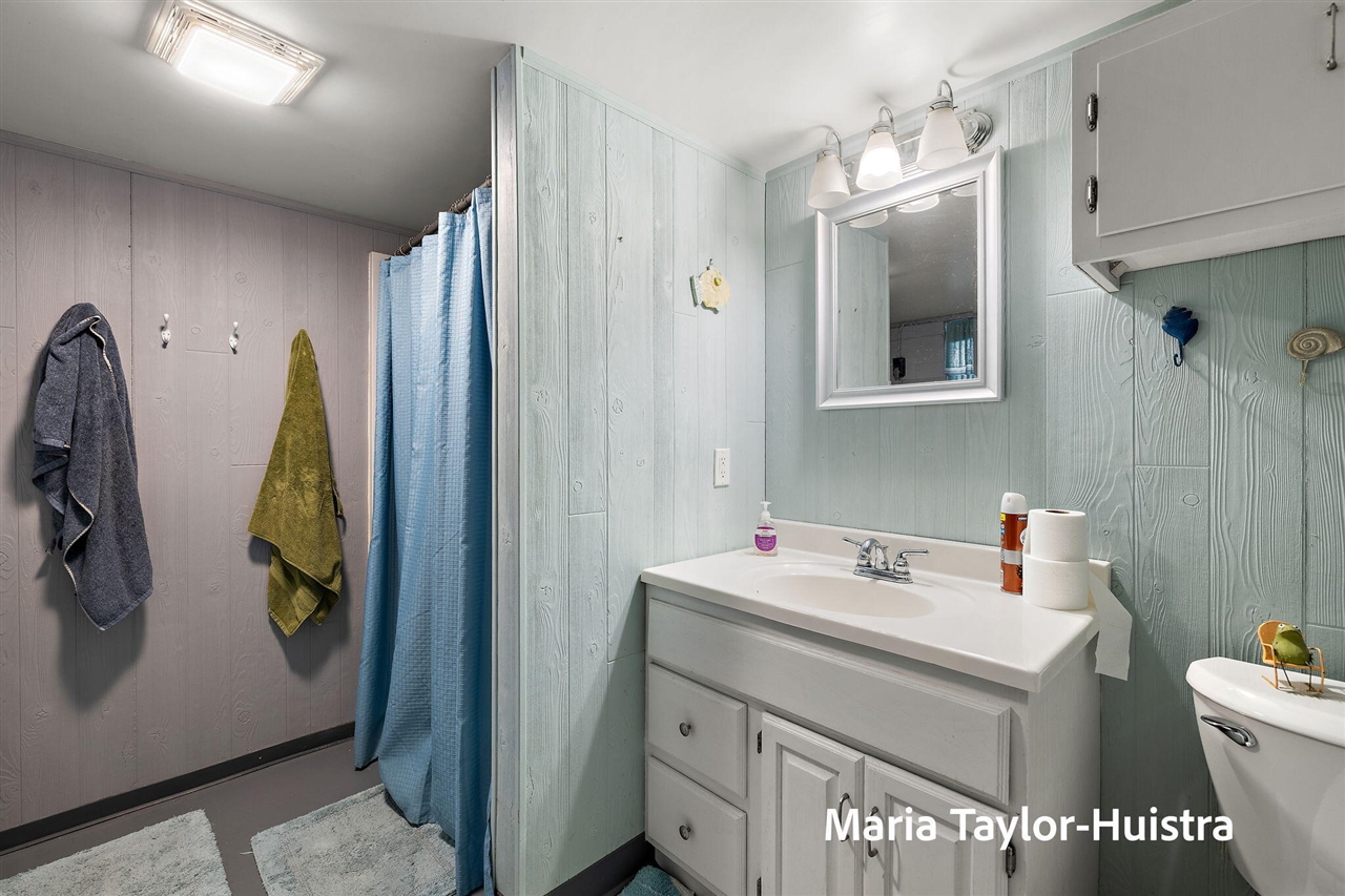 1525 Grant Avenue, Grand Haven, MI, 49417-2015