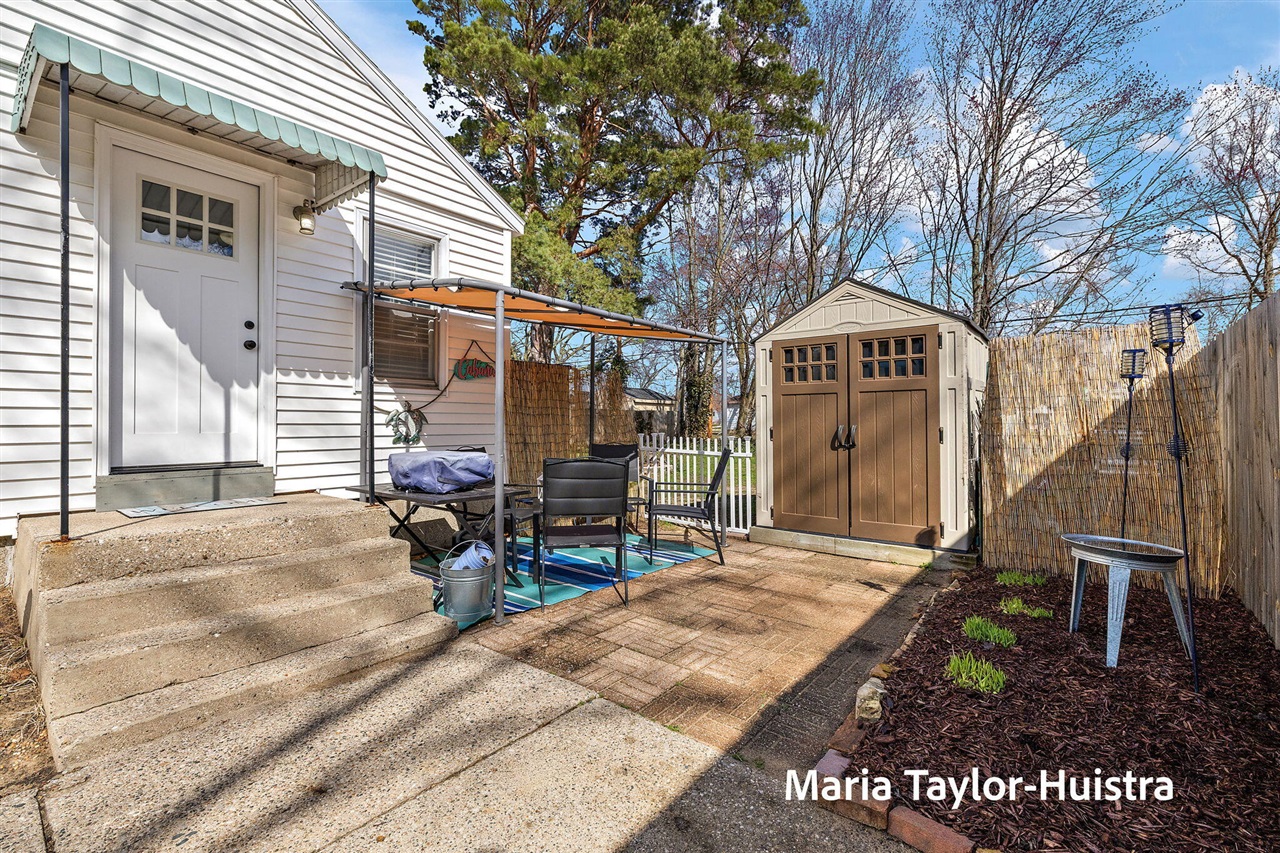 1525 Grant Avenue, Grand Haven, MI, 49417-2015