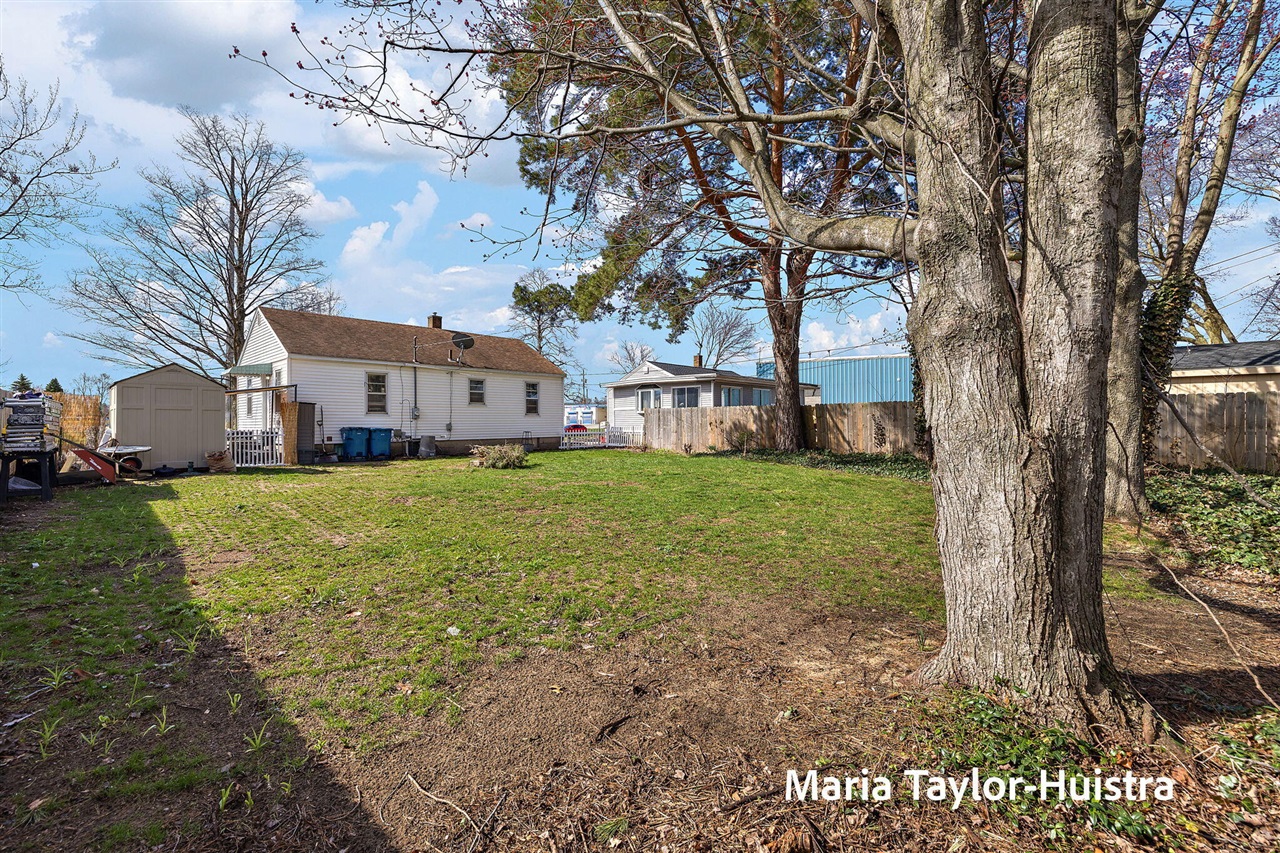 1525 Grant Avenue, Grand Haven, MI, 49417-2015