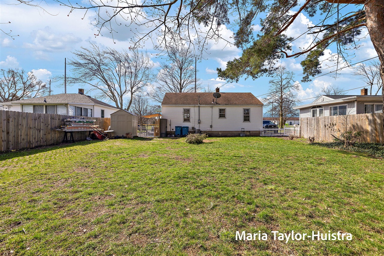 1525 Grant Avenue, Grand Haven, MI, 49417-2015