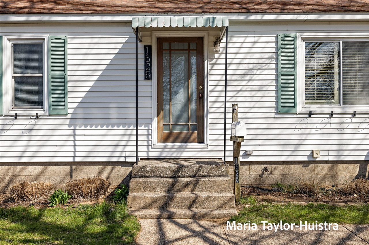 1525 Grant Avenue, Grand Haven, MI, 49417-2015