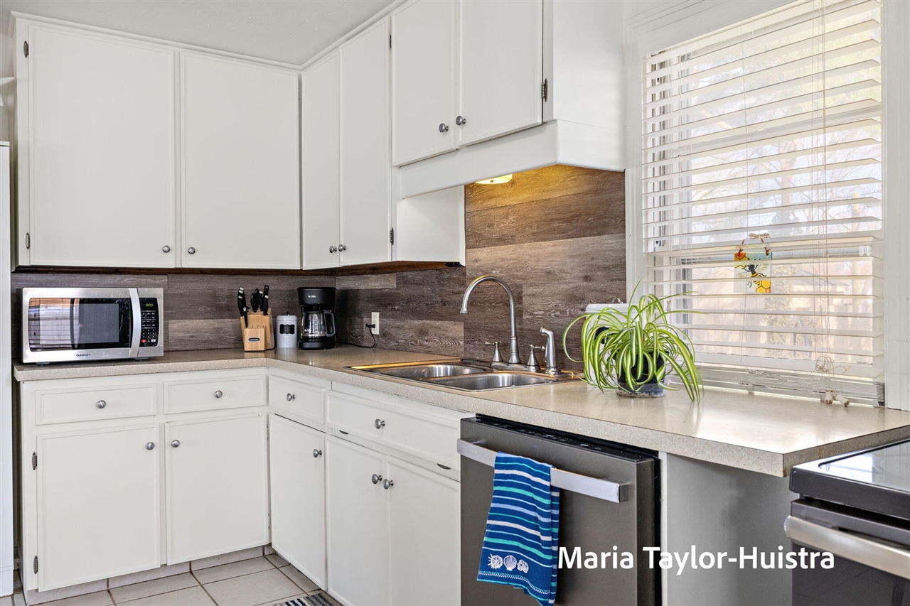 1525 Grant Avenue, Grand Haven, MI, 49417-2015