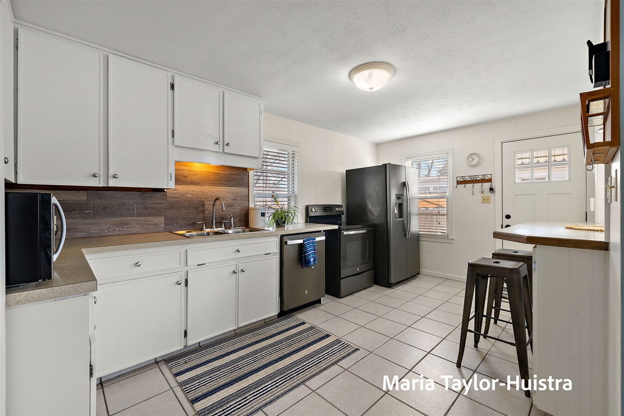 1525 Grant Avenue, Grand Haven, MI, 49417-2015