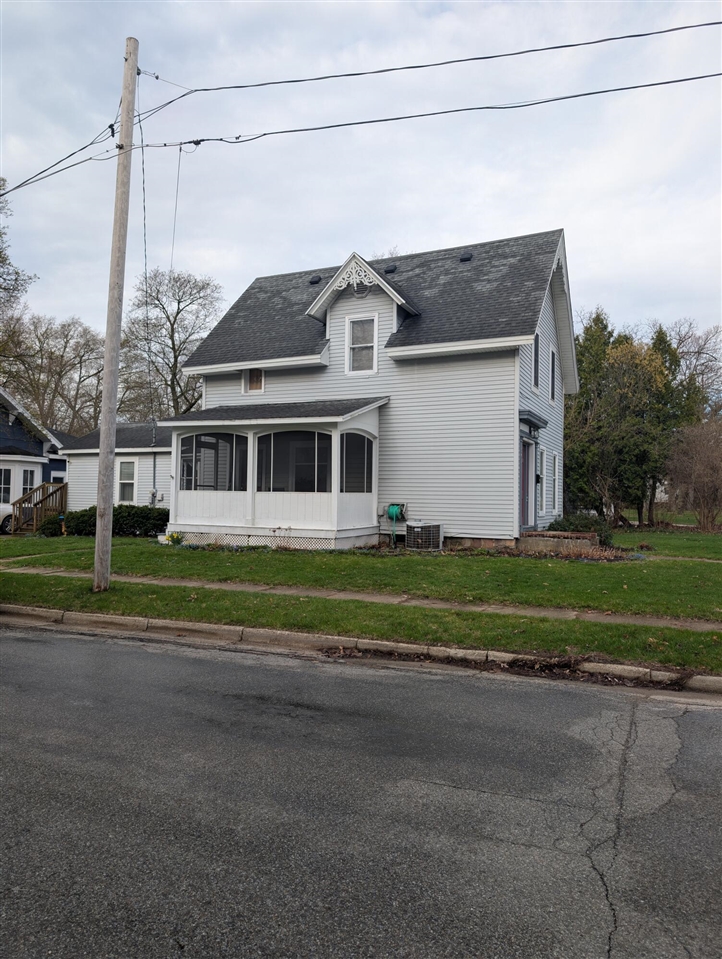 301 W Washington Street, Greenville, MI, 48838-2263