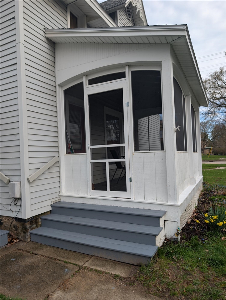 301 W Washington Street, Greenville, MI, 48838-2263