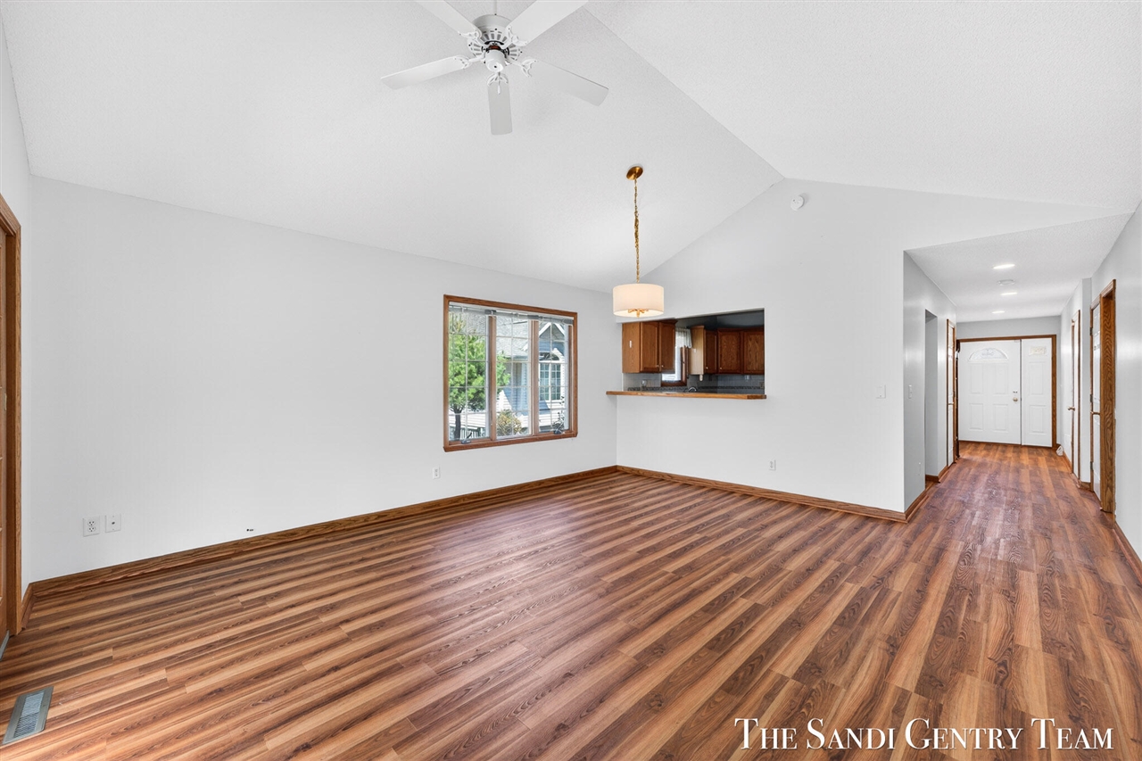 17101 Grandview Drive, Spring Lake, MI, 49456-9026