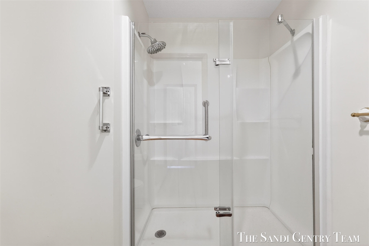 17101 Grandview Drive, Spring Lake, MI, 49456-9026