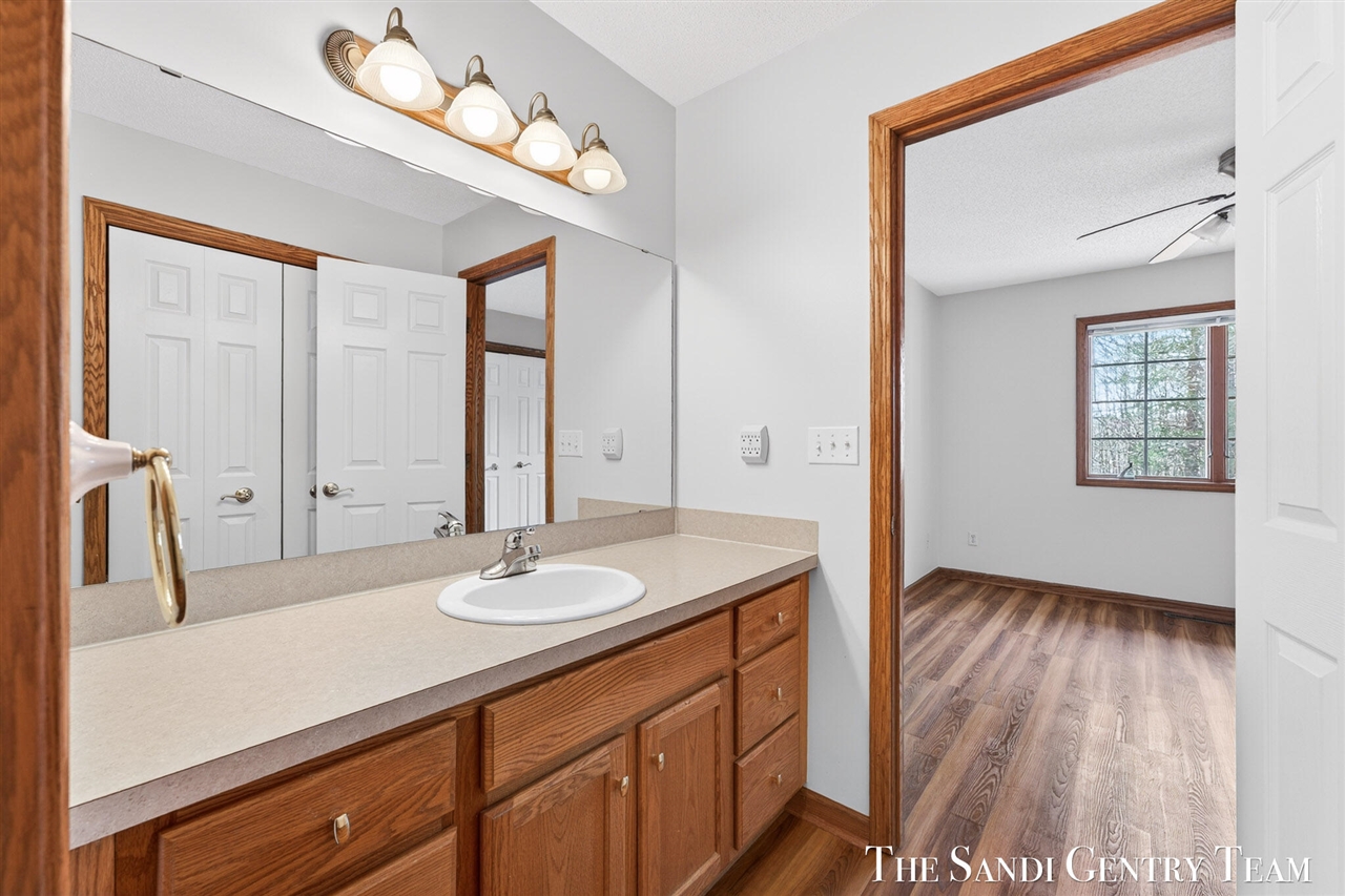 17101 Grandview Drive, Spring Lake, MI, 49456-9026